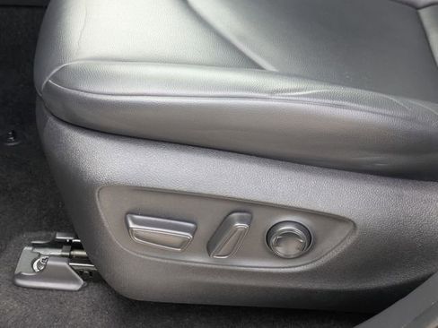 Used 2023 Toyota Highlander XLE image 26