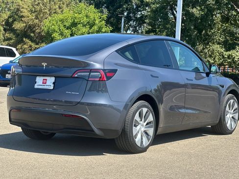 Used 2023 Tesla Model Y Long Range AWD/4WD image 4