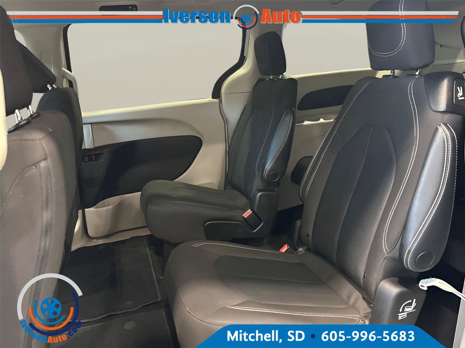 Used 2023 Chrysler Voyager LX FWD image 26