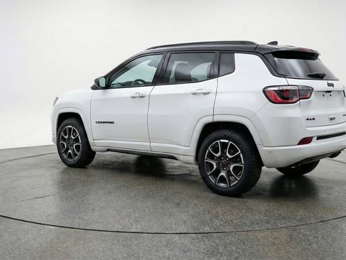 Used 2025 Jeep Compass Trailhawk AWD/4WD image 6