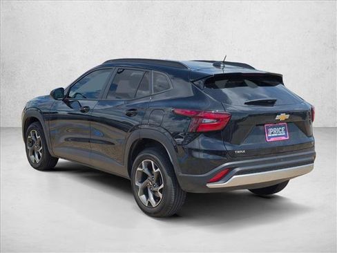 Used 2025 Chevrolet Trax LT w/ Driver Confidence Package FWD image 7