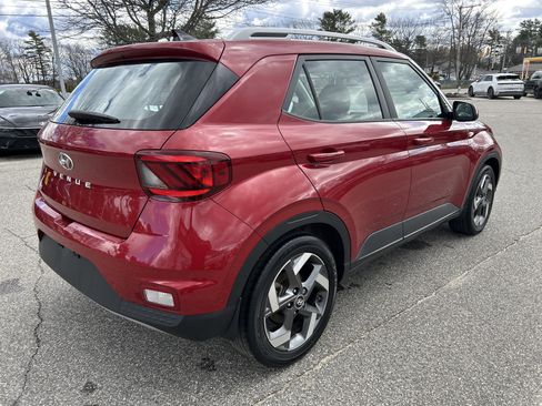 Used 2022 Hyundai Venue SEL FWD image 5