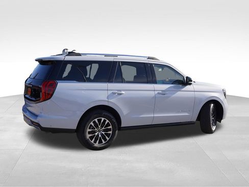 Certified 2025 Ford Expedition Platinum AWD/4WD image 4