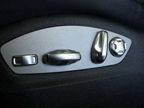 New 2025 Porsche Macan image 33