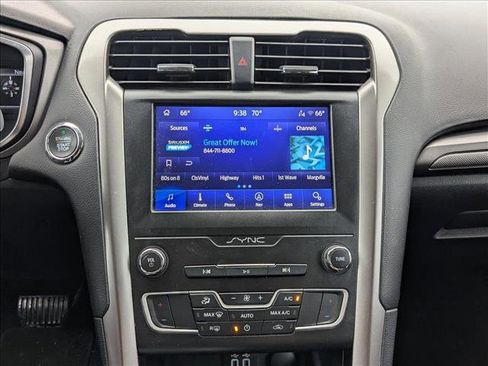 Used 2019 Ford Fusion SE image 15