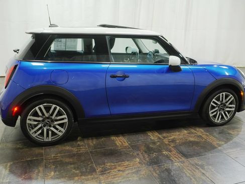 Used 2025 MINI Cooper 2-Door Hardtop FWD image 3