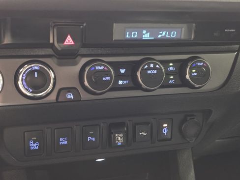 Used 2021 Toyota Tacoma TRD Off-Road w/ Technology Package AWD/4WD image 37