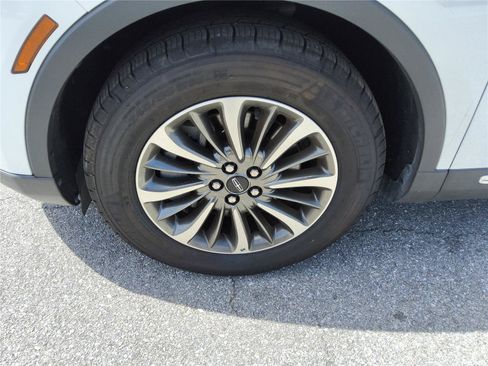 Used 2023 Lincoln Nautilus AWD w/ Premium Package image 9