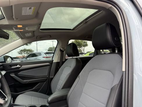 Used 2026 Volkswagen Jetta SE FWD image 23
