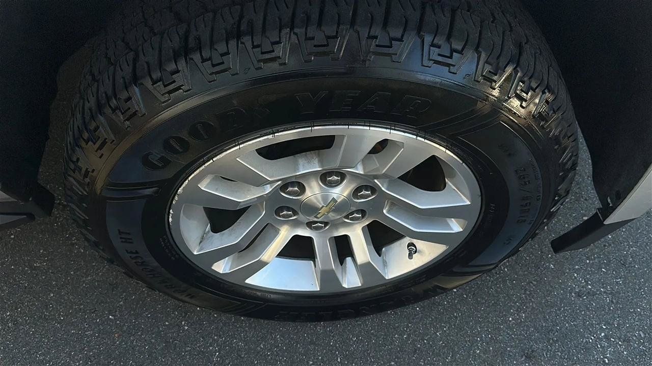 Used 2020 Chevrolet Suburban LT AWD/4WD image 19