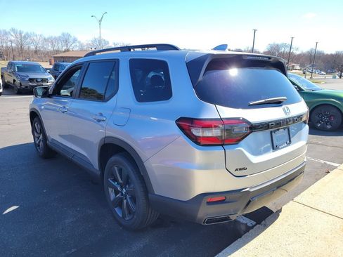 New 2026 Honda Pilot Sport image 8