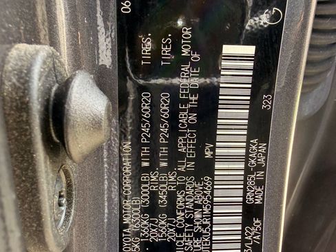 Used 2021 Toyota 4Runner Limited AWD/4WD image 38