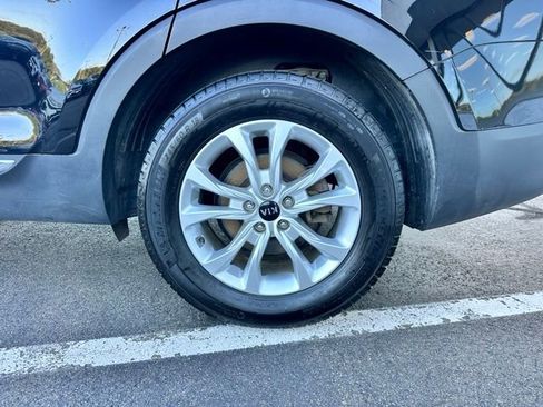 Used 2021 Kia Telluride LX image 32