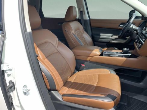 Used 2022 Nissan Pathfinder Platinum w/ Cargo Package FWD image 21