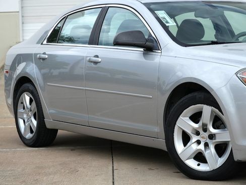 Used 2011 Chevrolet Malibu LS FWD image 17