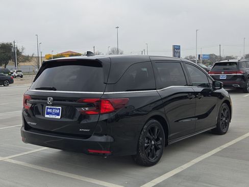Used 2024 Honda Odyssey Sport image 3