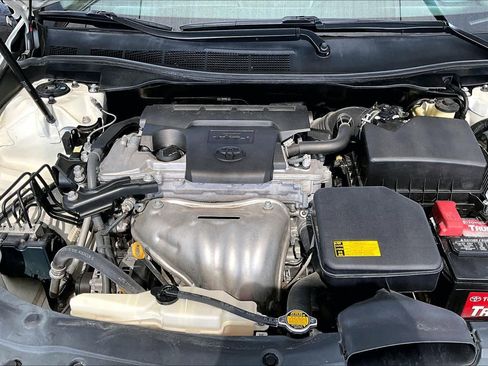 Used 2015 Toyota Camry SE w/ Moonroof Package image 32