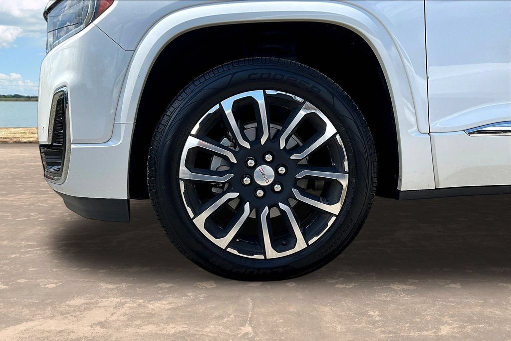 Used 2020 GMC Acadia Denali w/ Technology Package FWD image 34