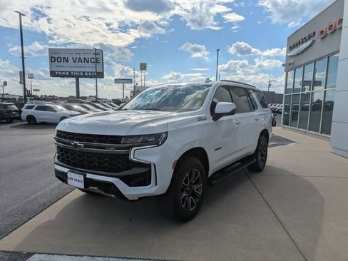 Used 2022 Chevrolet Tahoe Z71 w/ Luxury Package image 2