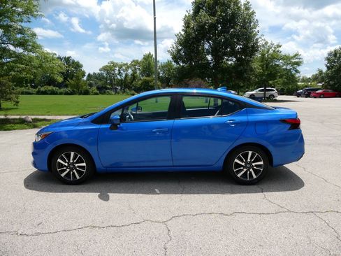 Used 2021 Nissan Versa SV FWD image 8