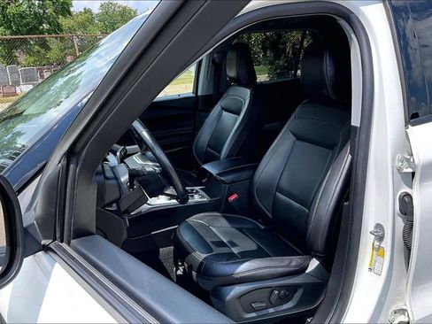 Certified 2023 Ford Explorer XLT w/ Equipment Group 202A AWD/4WD image 24