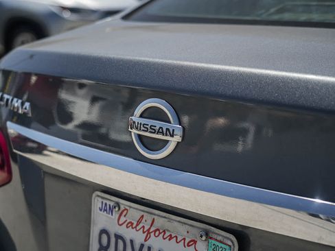 Used 2018 Nissan Altima 2.5 SV FWD image 11