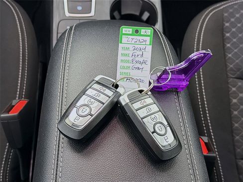 Used 2024 Ford Escape Active image 32