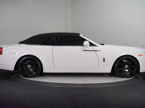 Used 2017 Rolls-Royce Dawn image 8