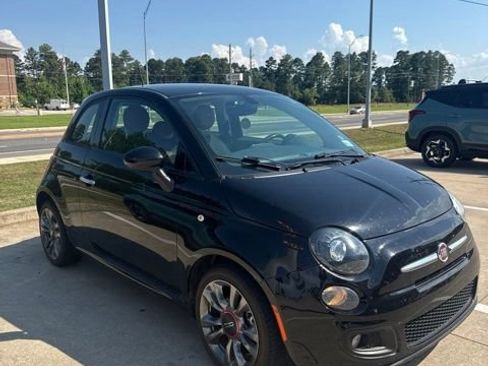 Used 2017 FIAT 500 Pop w/ Sport Appearance Package FWD image 2