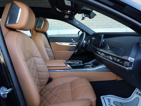 Used 2024 BMW 740i w/ Premium Package 2 image 32