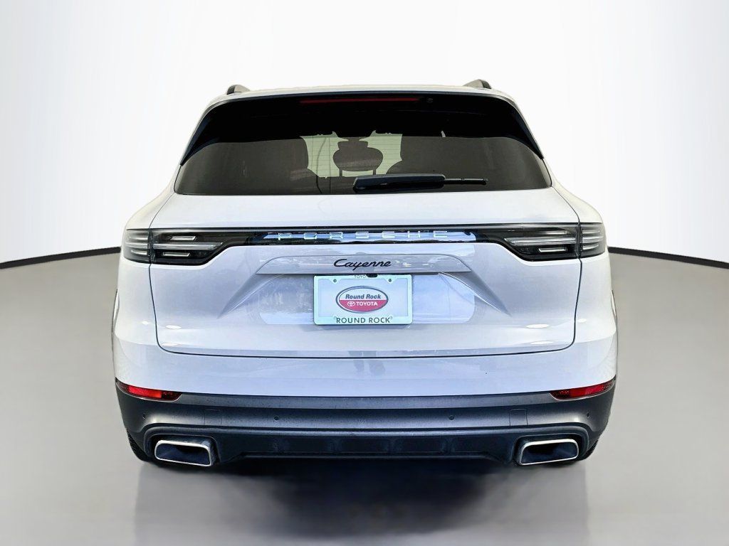 Used 2023 Porsche Cayenne AWD/4WD image 6
