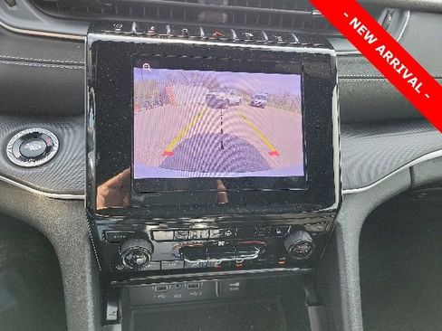 Used 2024 Jeep Grand Cherokee L Altitude AWD/4WD image 10