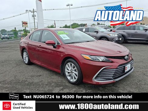 Certified 2022 Toyota Camry LE image 1