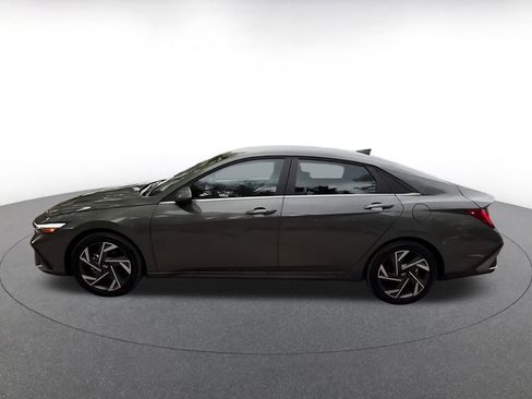 Used 2025 Hyundai Elantra SEL FWD image 9
