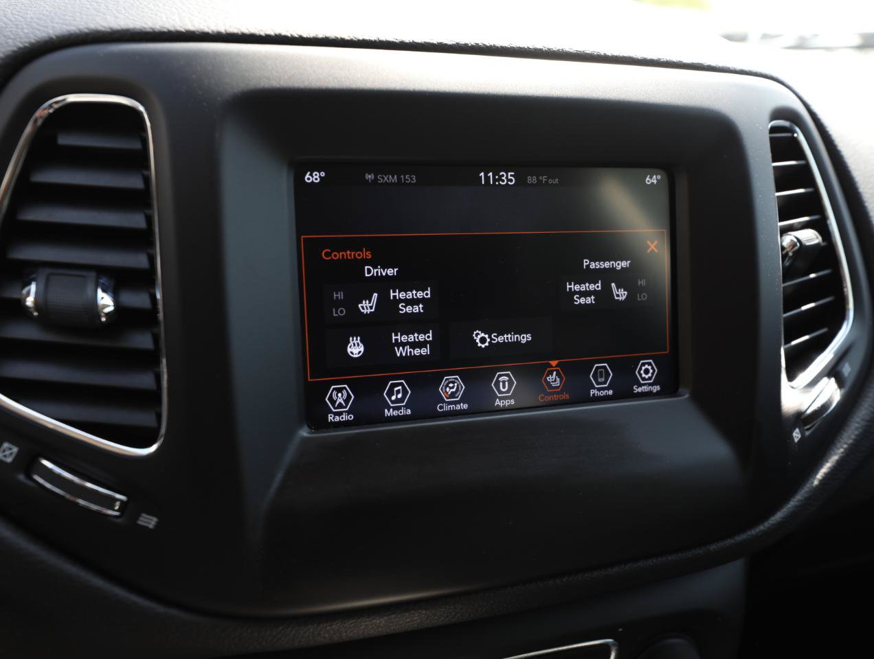 Used 2018 Jeep Compass Latitude w/ Popular Equipment Group FWD image 19