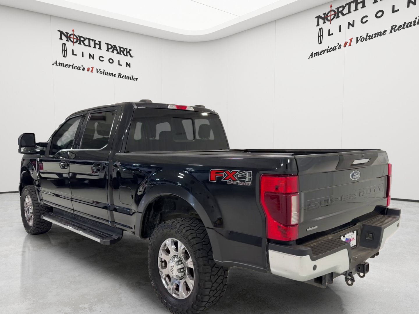 Used 2021 Ford F250 Lariat w/ FX4 Off-Road Package AWD/4WD image 3