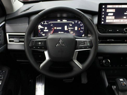 New 2025 Mitsubishi Outlander SEL image 21