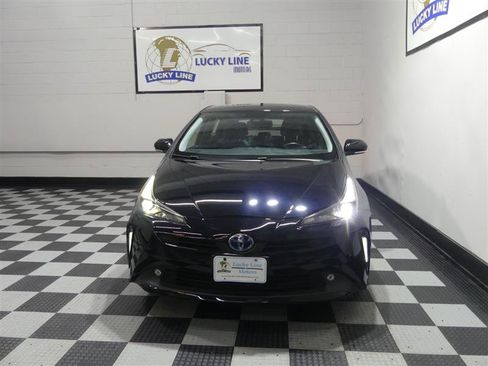 Used 2022 Toyota Prius FWD image 2