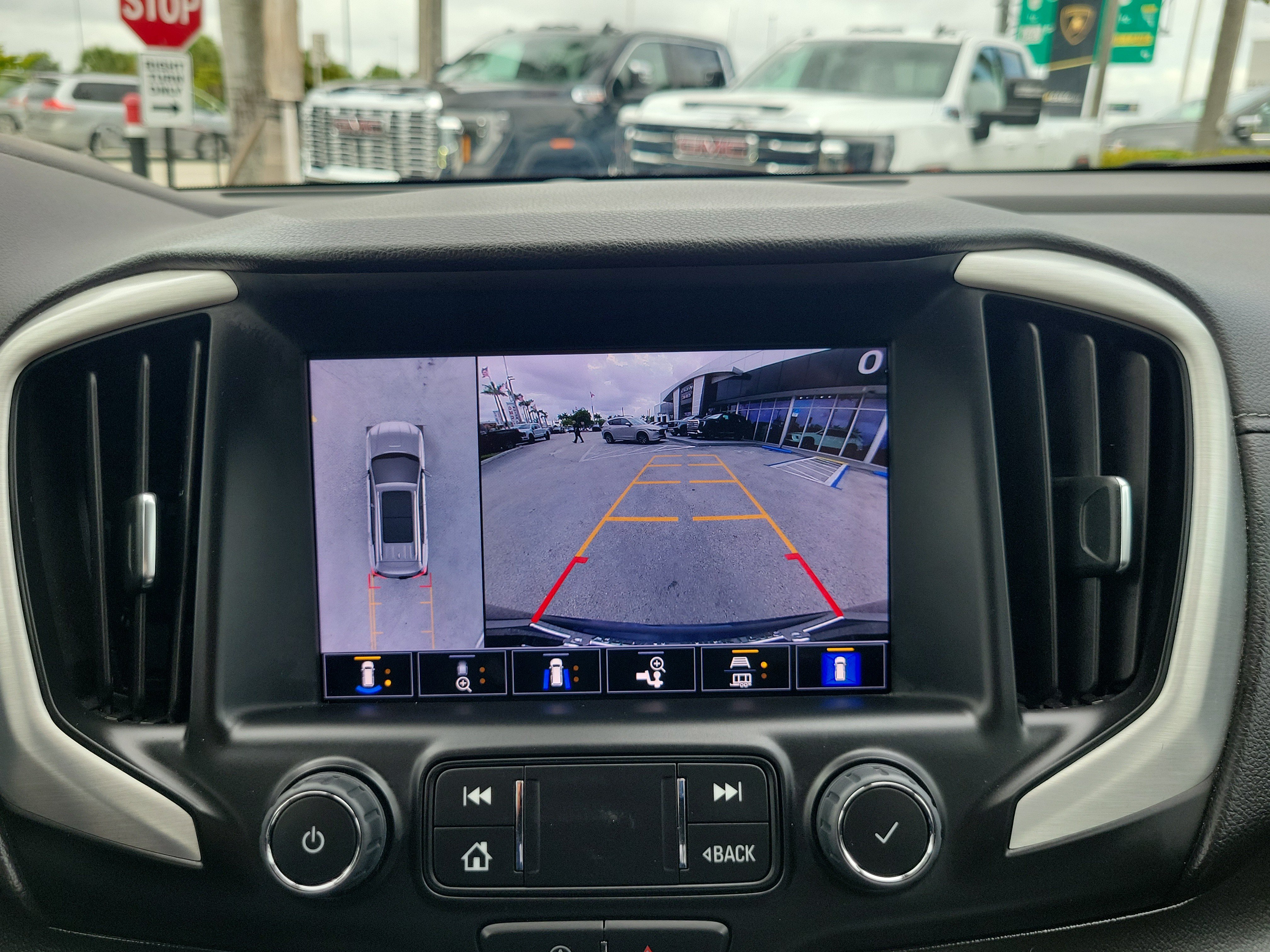 Used 2022 GMC Terrain SLT w/ Tech Package FWD image 10