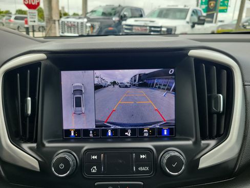 Used 2022 GMC Terrain SLT w/ Tech Package FWD image 10