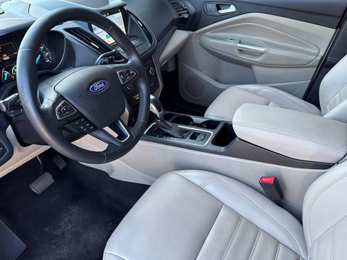 Used 2019 Ford Escape SEL image 9