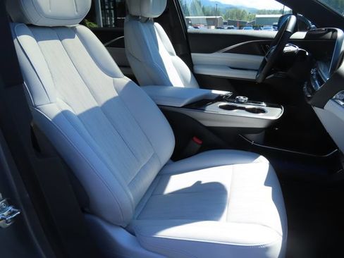 Used 2024 Cadillac Lyriq Sport AWD/4WD image 41