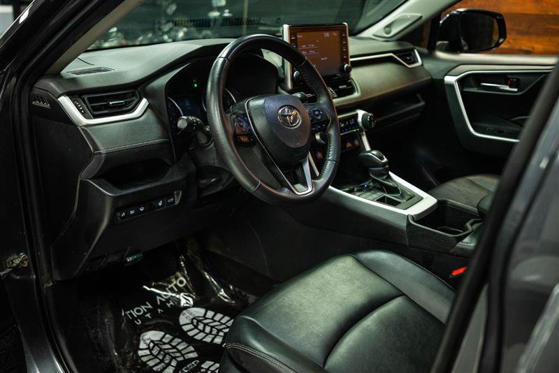 Used 2022 Toyota RAV4 XLE Premium AWD/4WD image 9