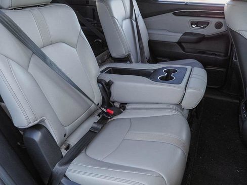 Used 2024 Honda Pilot Touring image 23