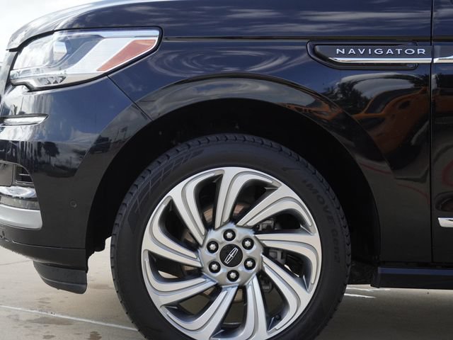 Used 2023 Lincoln Navigator Reserve AWD/4WD image 8