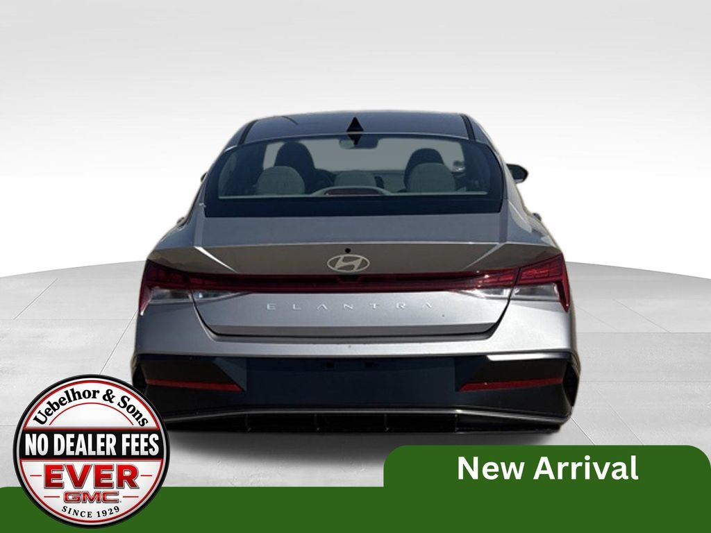 Used 2025 Hyundai Elantra SEL FWD image 21