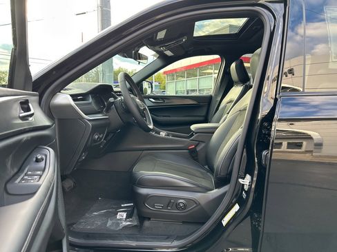 New 2025 Jeep Grand Cherokee image 9