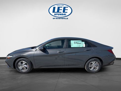 Certified 2026 Hyundai Elantra SE FWD image 6