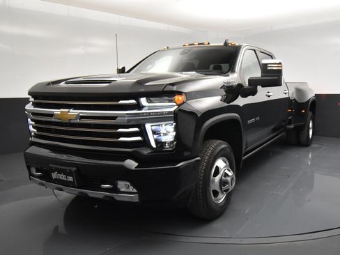 Used 2022 Chevrolet Silverado 3500 High Country image 2