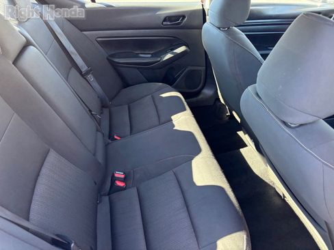 Used 2024 Nissan Altima 2.5 SV image 13